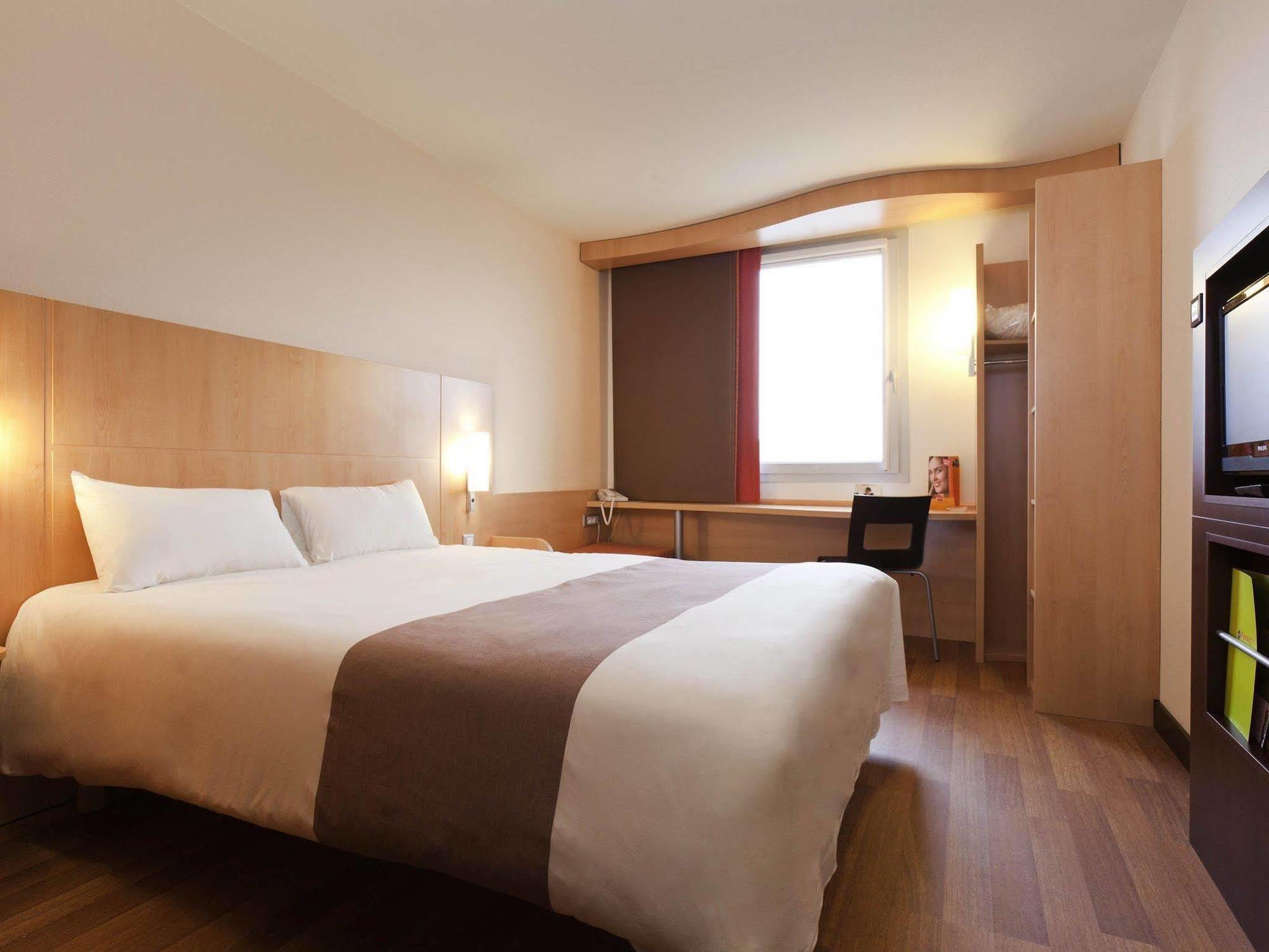 Ibis Beauvais Aeroport Hotel Ngoại thất bức ảnh