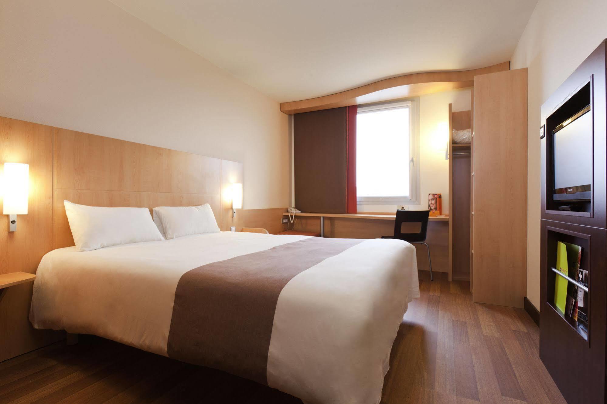 Ibis Beauvais Aeroport Hotel Ngoại thất bức ảnh