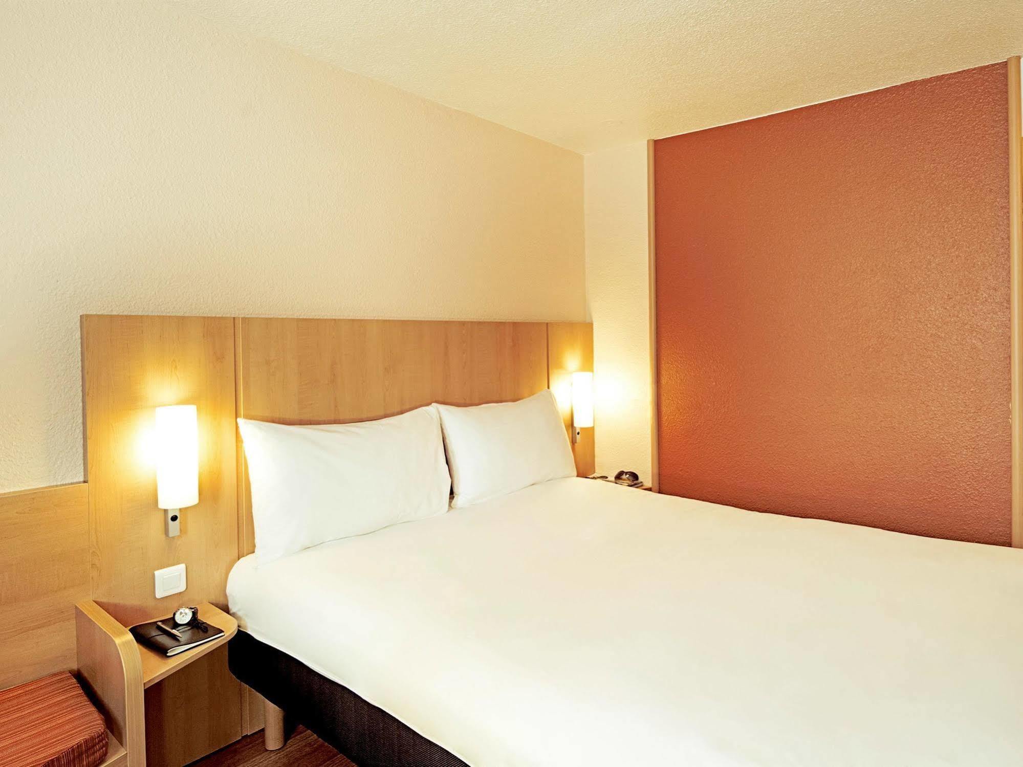 Ibis Beauvais Aeroport Hotel Ngoại thất bức ảnh